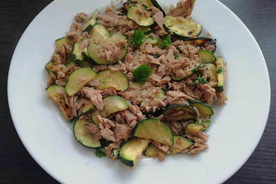 Zucchini mit Thunfisch