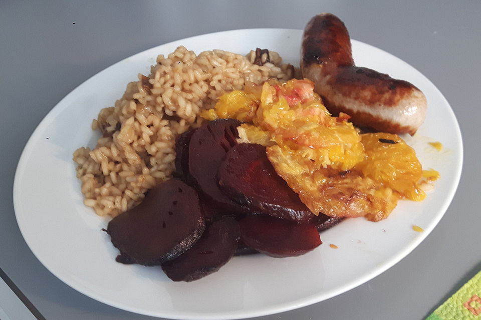 Bratwurst mit Rote Bete, Orange und Steinpilz-Risotto