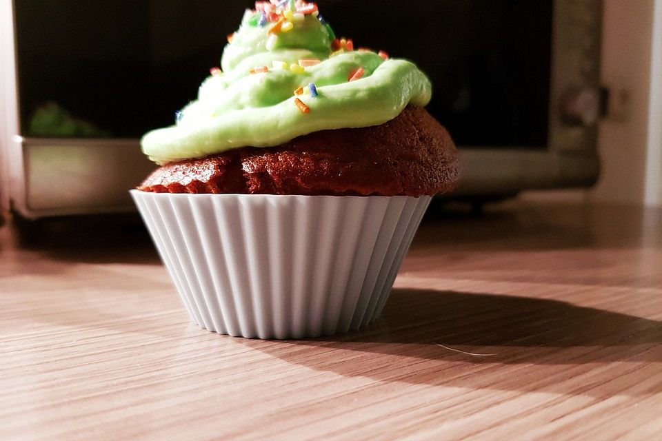 Zitronen-Cupcakes mit Waldmeister-Icing