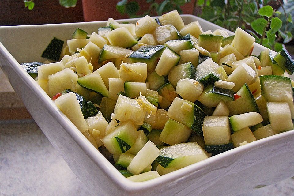 Zucchinisalat süß - sauer mit Ingwer