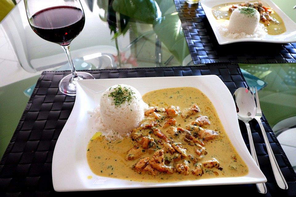 Putenbrust mit Champignons in Currysoße