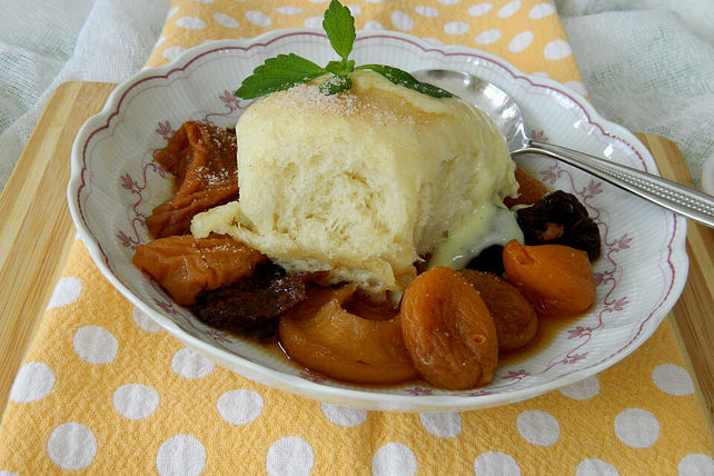 Dampfnudeln mit Backobst von Anaid55| Chefkoch
