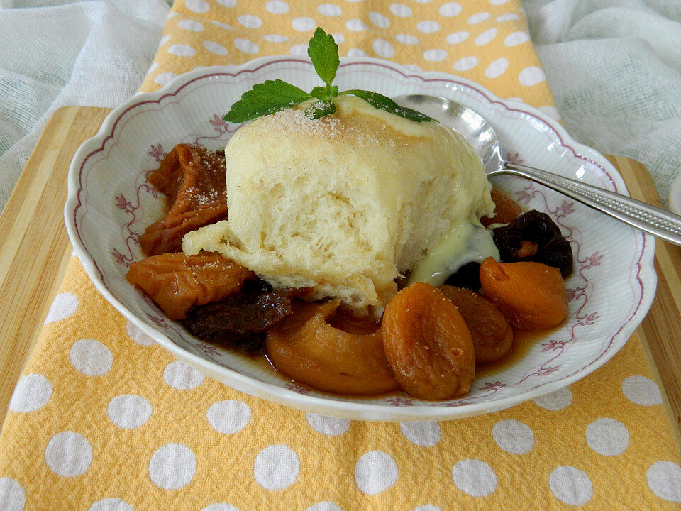 Dampfnudeln mit Backobst von Anaid55| Chefkoch