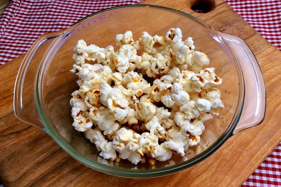 Mikrowellenpopcorn mit Ahornsirup