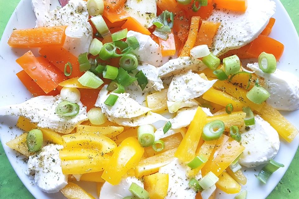 Mozzarellasalat mit Paprika