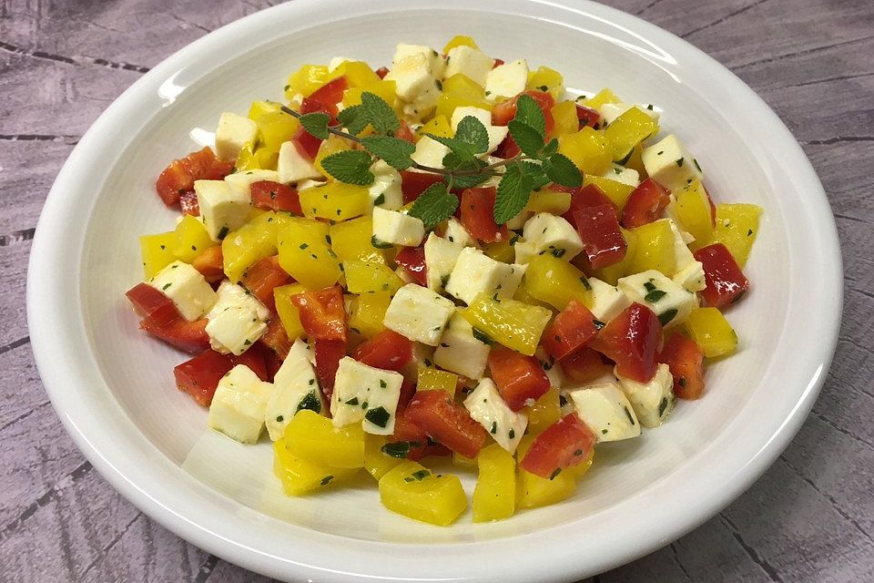 Mozzarellasalat mit Paprika