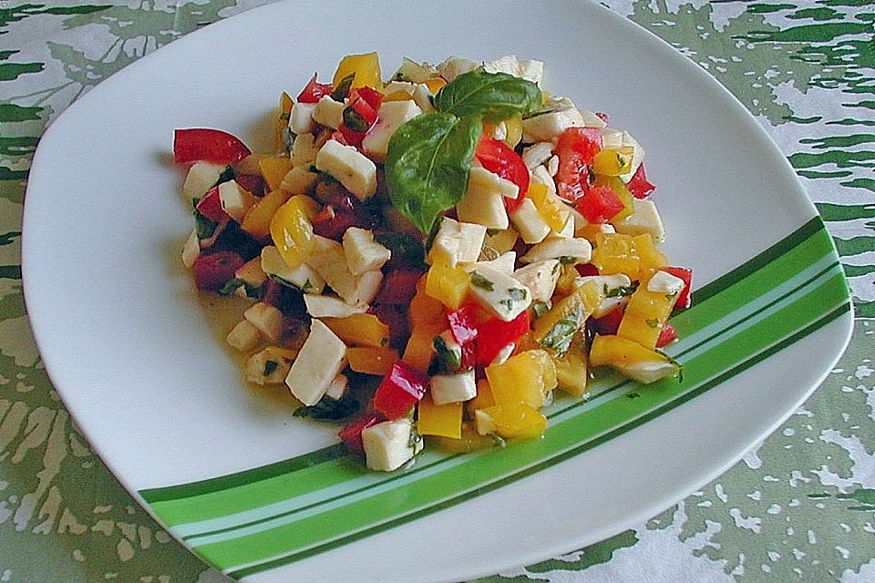 Mozzarellasalat mit Paprika