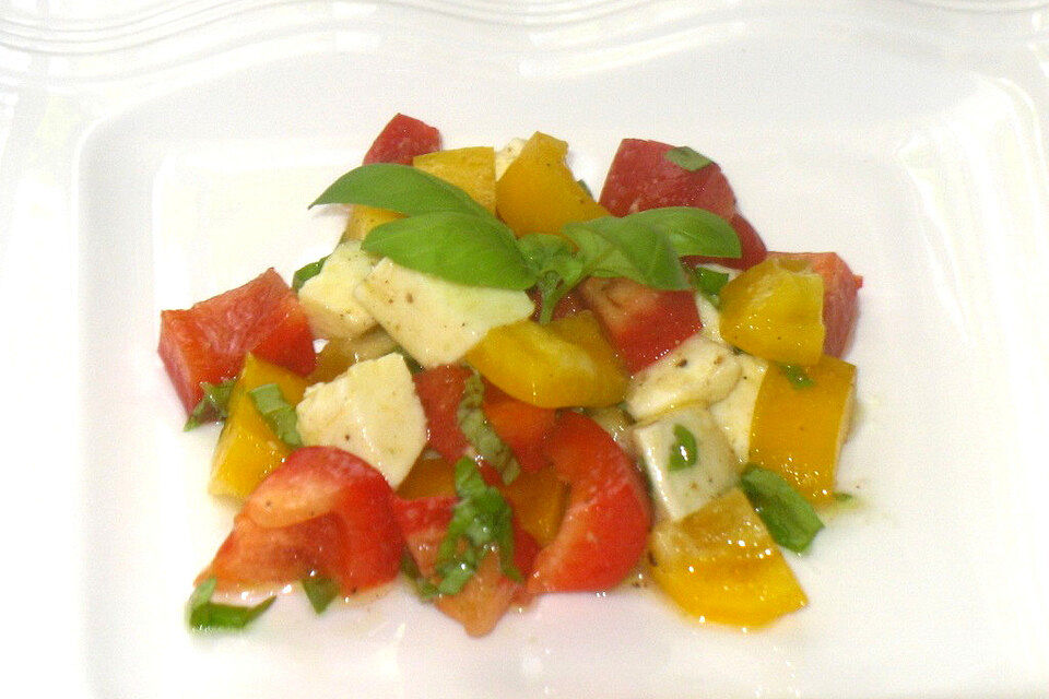 Mozzarellasalat mit Paprika