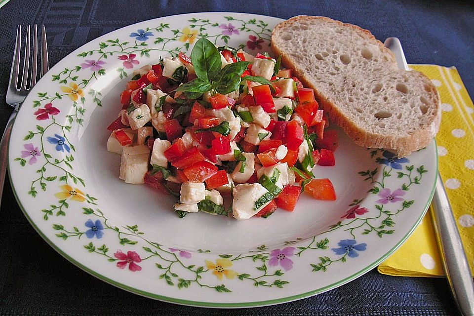 Mozzarellasalat mit Paprika