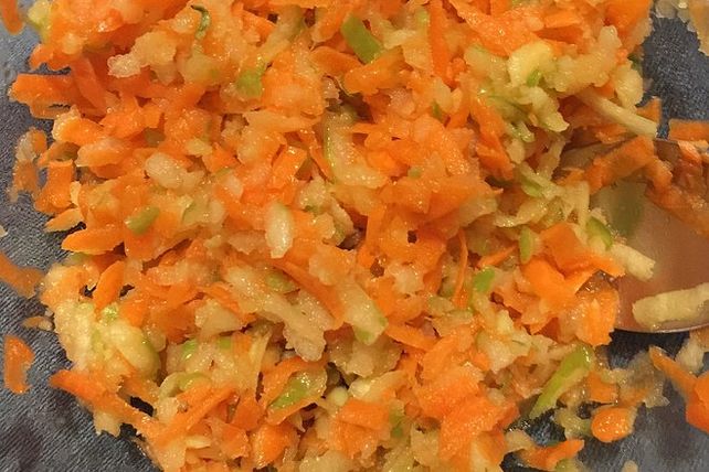 Karotten-Apfel-Ingwer Salat mit Walnuss-Zitronendressing von Leni-lernt ... Karotten-Apfel-Ingwer Salat mit Walnuss-Zitronendressing von Leni-lernt ...