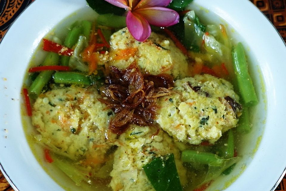 Bakso Ayam-Udang-Jamur ala 'Warung Sriwidi'