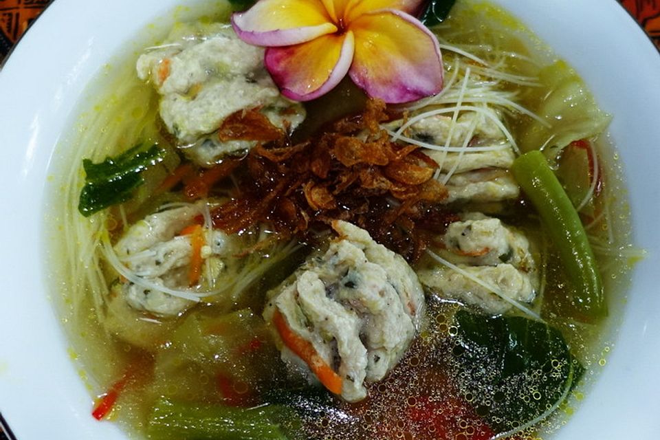 Bakso Ayam Wortel à la "Warung Sriwidi"