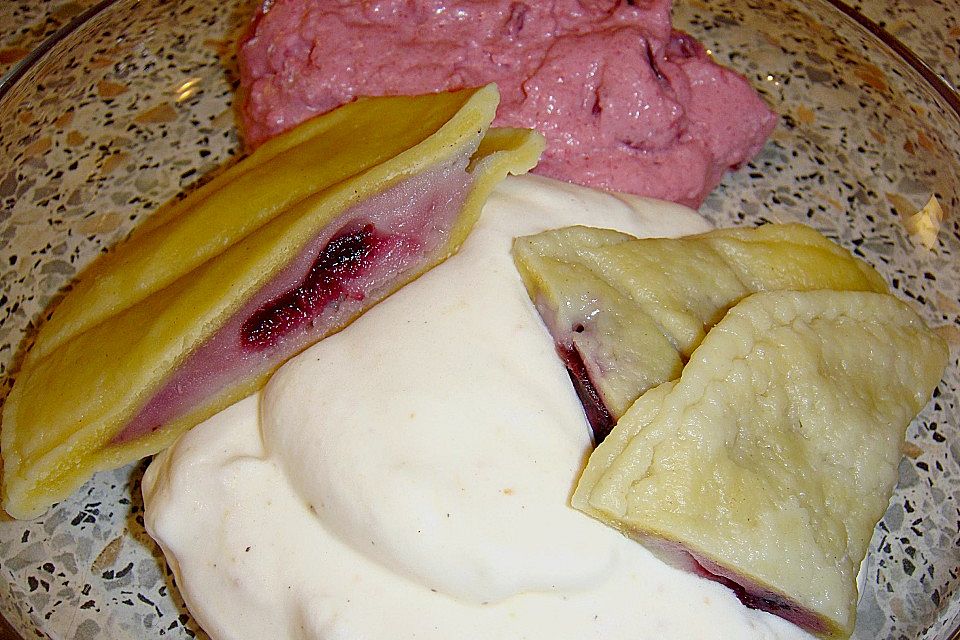 Kirschravioli in Tonkabohnensahne