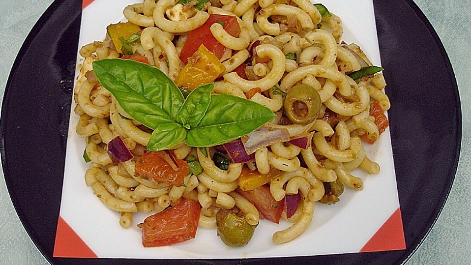 Mediterraner Spaghettisalat mit Pesto rosso von Locke2