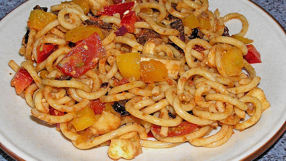 Mediterraner Spaghettisalat mit Pesto rosso von Locke2