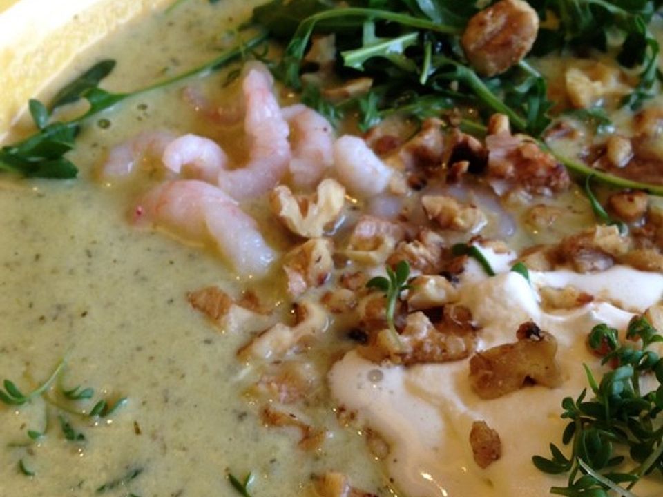 Gurken-Rucola-Suppe mit Krabben und Nüssen von Nette2606| Chefkoch