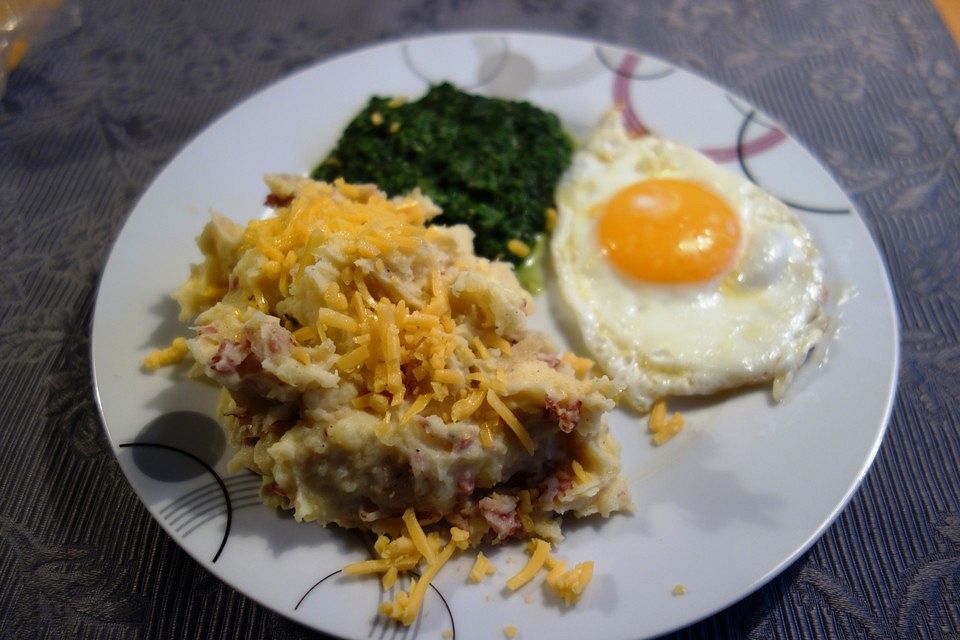 Kartoffelstampf mit Bacon, Röstzwiebeln und Cheddar