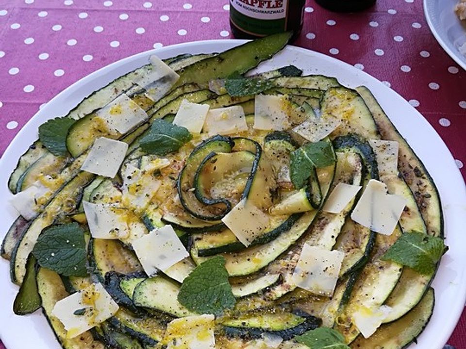 Sommerlicher Zucchini-Zitronen-Salat von Tizianna | Chefkoch