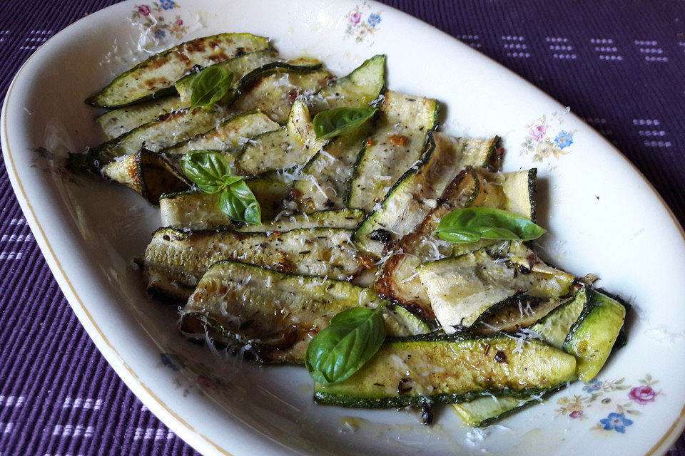 Sommerlicher Zucchini-Zitronen-Salat