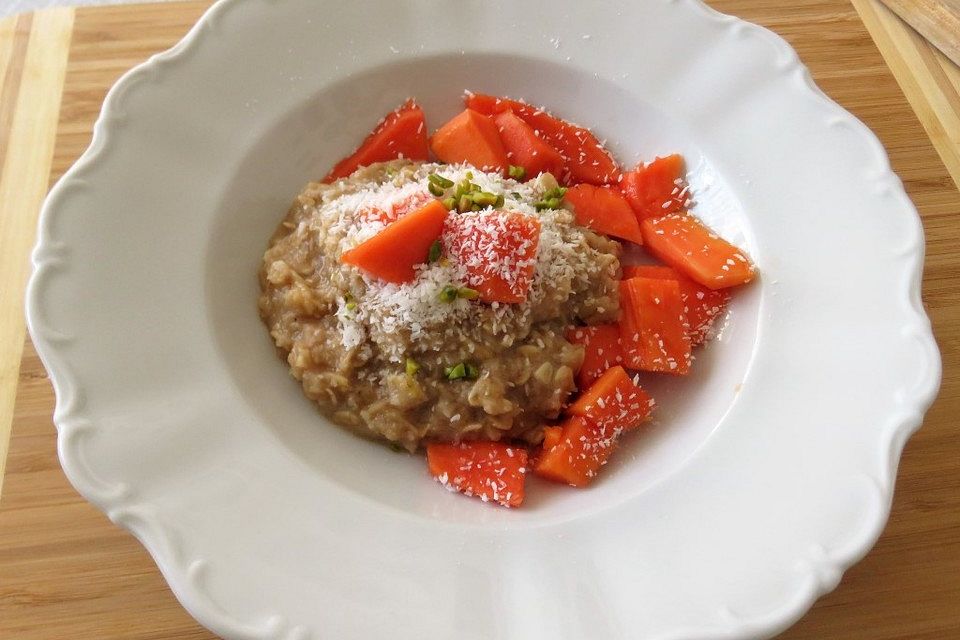 Kokos-Porridge mit Papaya