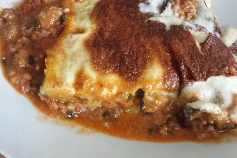 Moussaka mit Schafskäse - Bechamelsauce