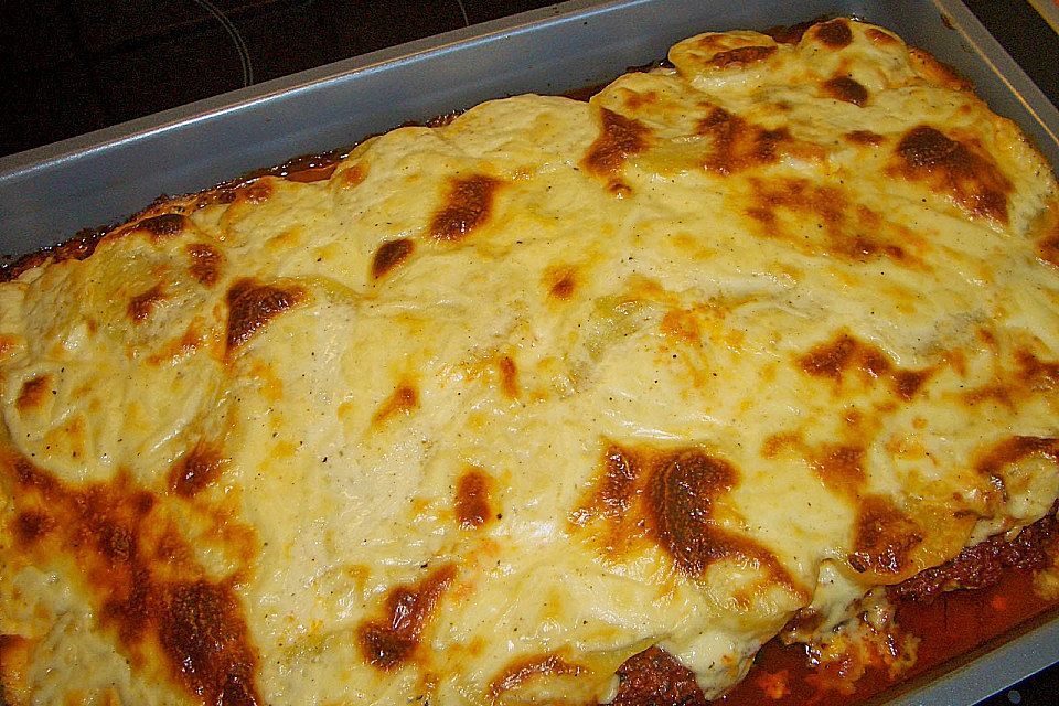 Moussaka mit Schafskäse - Bechamelsauce