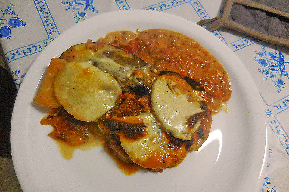 Moussaka mit Schafskäse - Bechamelsauce