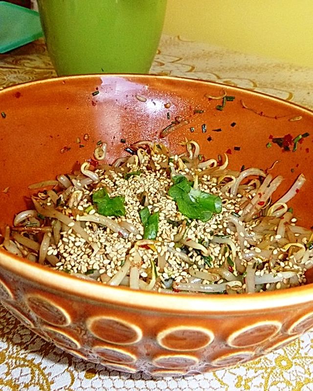 Koreanischer Sojabohnensalat