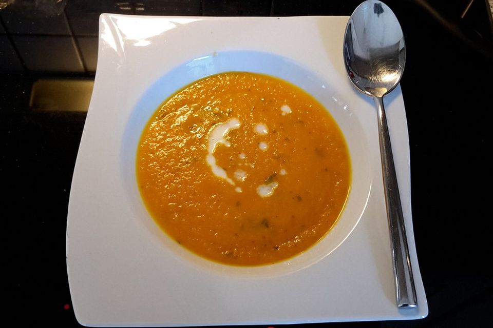 Möhren-Ingwer-Suppe mit Chili