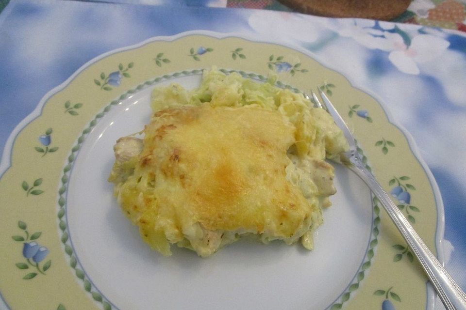 Spitzkohlauflauf mit Kartoffeln und Cabanossi