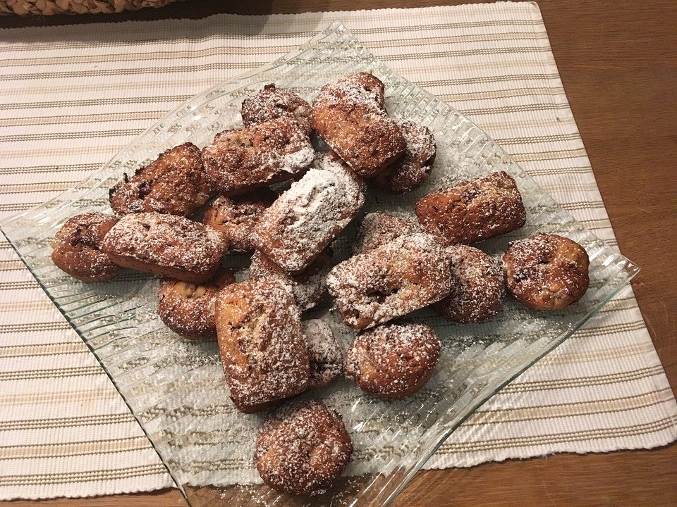 Kirsch-Mandel-Muffins mit Schokoraspeln von cabiennehasi| Chefkoch