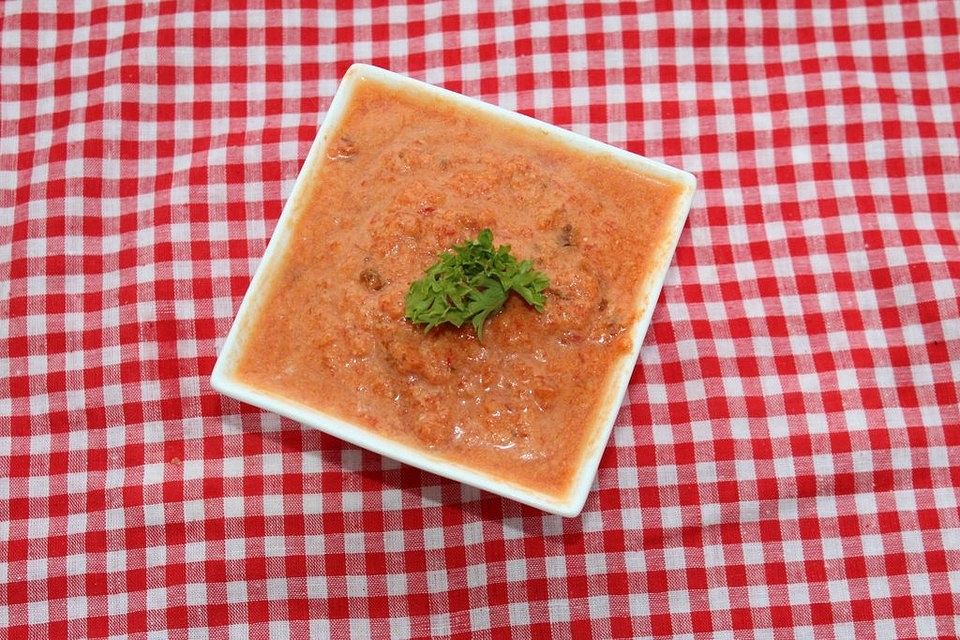 Tomaten-Paprika-Feta-Dip