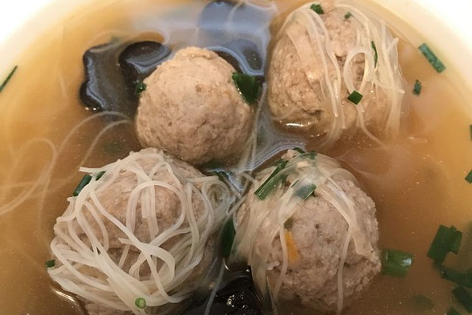 Fleischklößchensuppe wie beim Chinesen