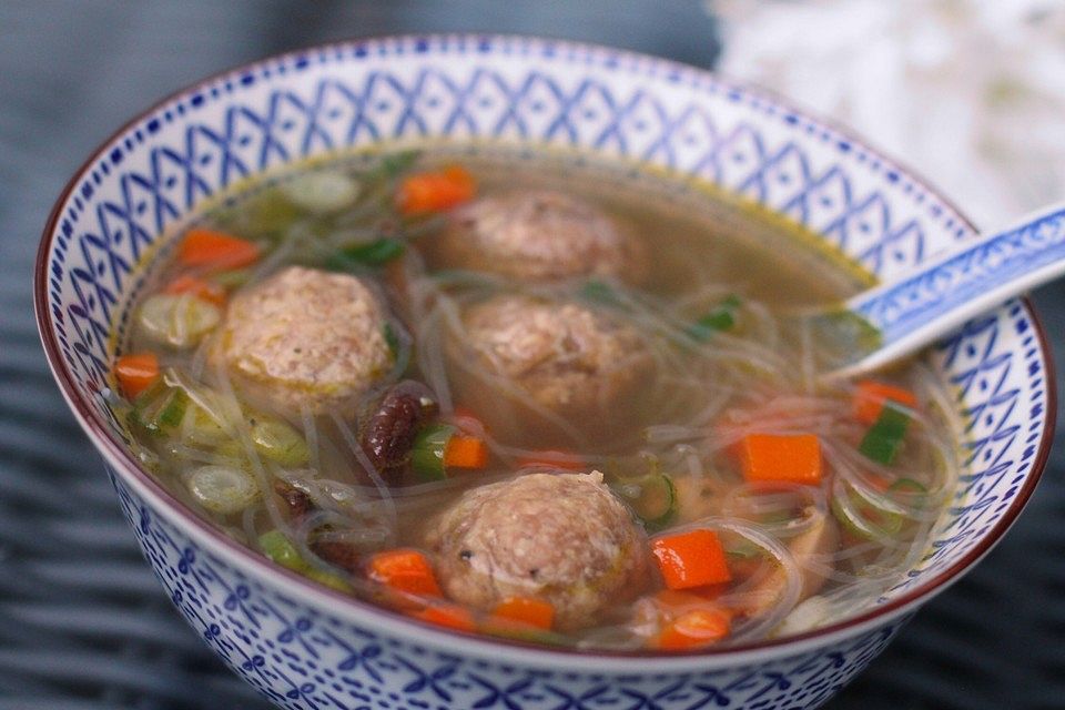 Fleischklößchensuppe wie beim Chinesen