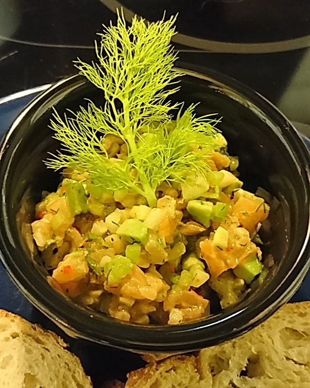 Wildlachs-Salat mit Avocado