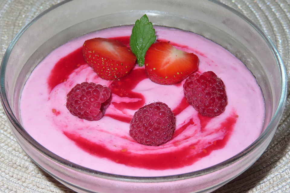 Quarkspeise mit Beeren