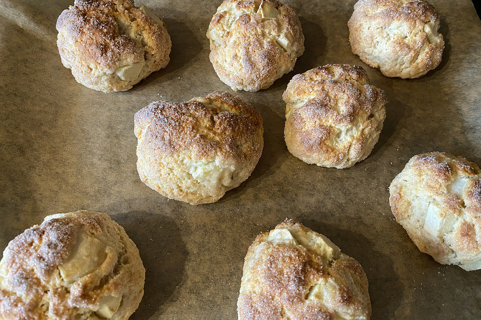 Gebackene Apfel-Quark-Bällchen