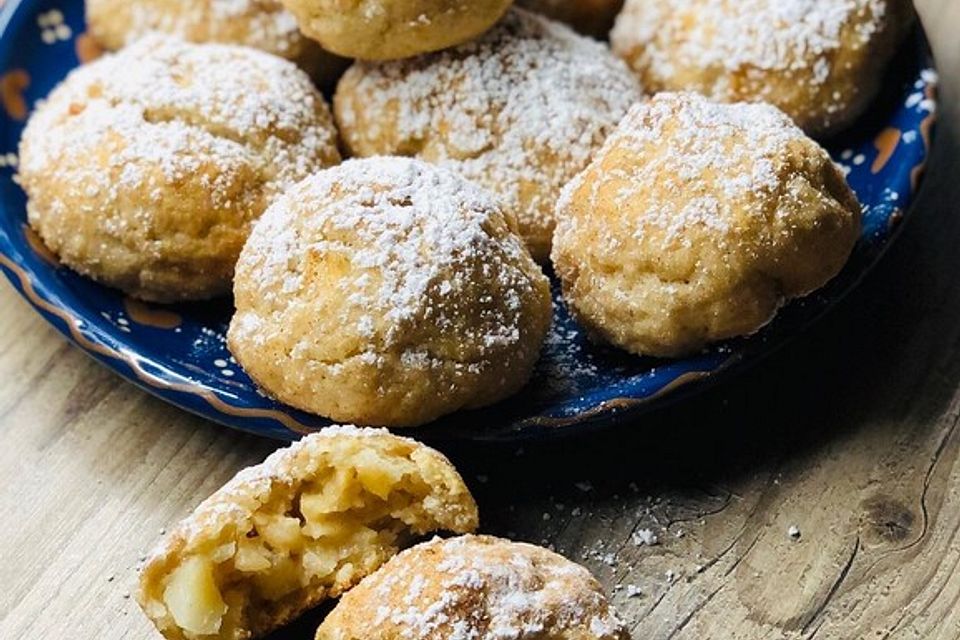 Gebackene Apfel-Quark-Bällchen