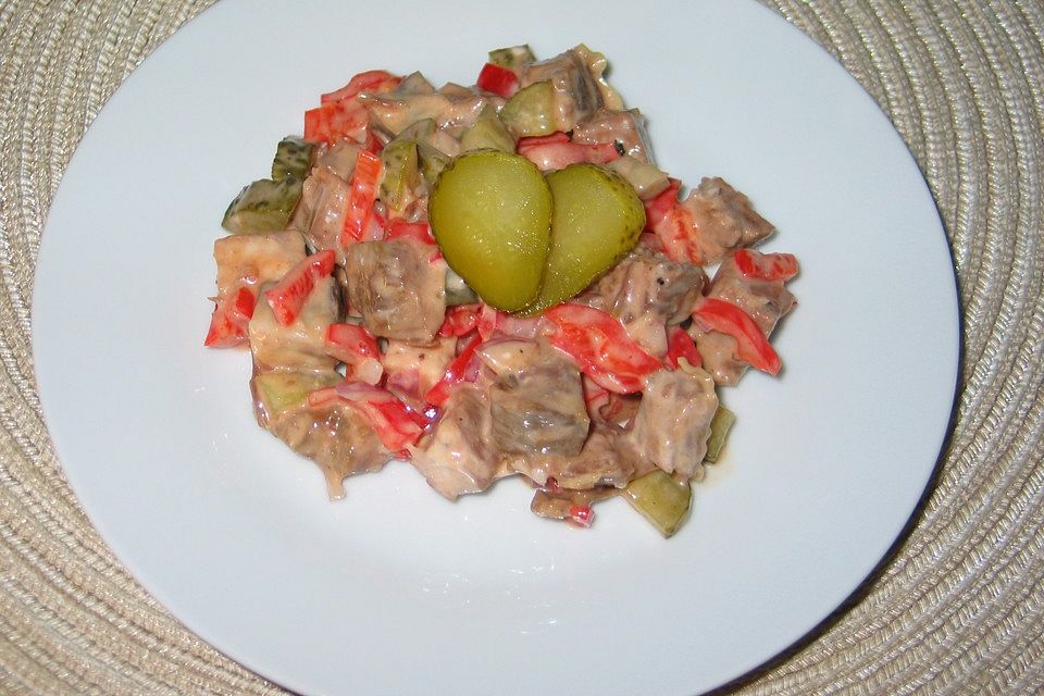 Rindfleischsalat mit Tomatenpaprika und Gewürzgurke