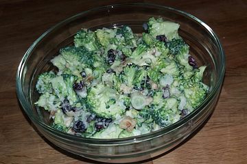 Brokkolisalat Mit Walnussen Und Cranberries Von Lannie107 Chefkoch
