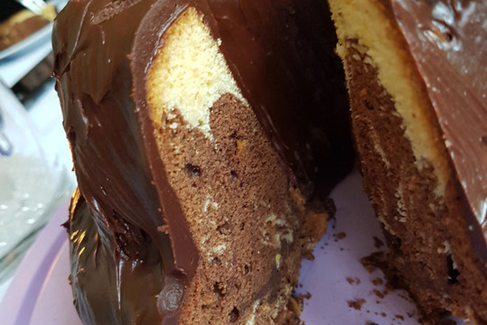 Marmorkuchen mit Eierlikör und Schokoguss