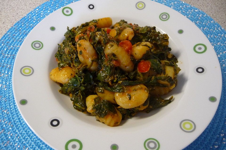 Gnocchi mit Spinat und Tomaten