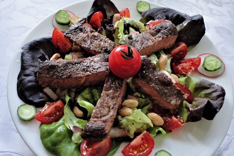 Asiatischer Steak Salat