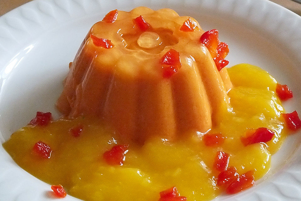 Paprika Panna cotta mit Mangosauce und kandierten Paprikawürfeln