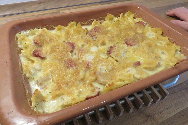 Laktosefreier Nudelauflauf mit Schmelzkäse und Mettwürstchen von ...