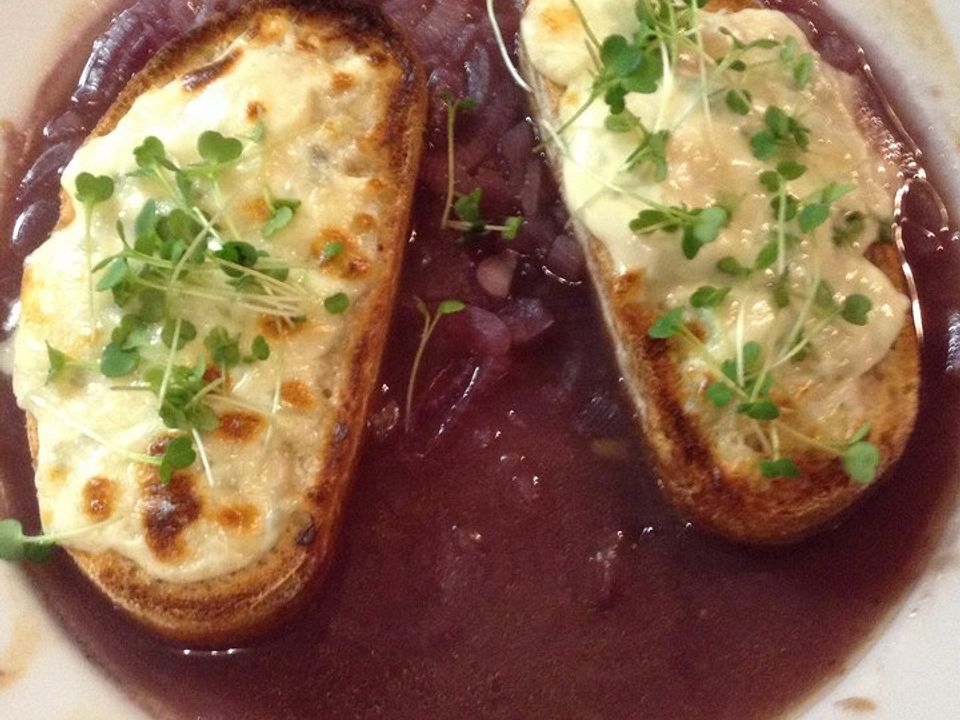 Rote-Zwiebel-Suppe mit Gorgonzola von LordMontgomery| Chefkoch