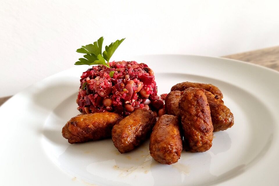 Quinoasalat mit schwarzen Bohnen, Rote Beten und Kürbiskernen