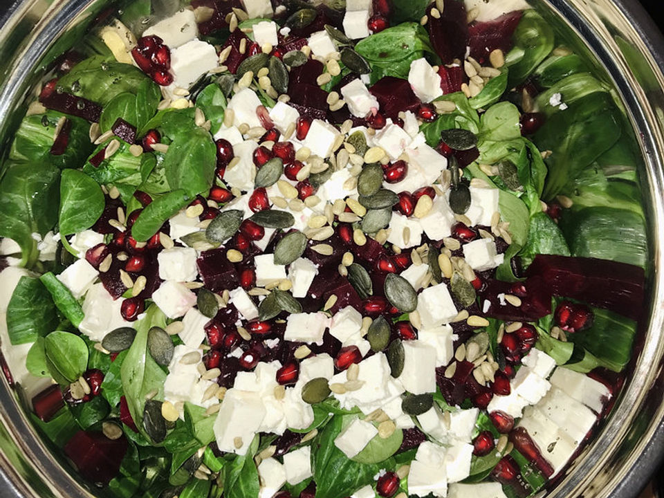 Feldsalat Mit Granatapfel Rote Bete Apfel Und Ziegenkase Von Genusssternchen Chefkoch 