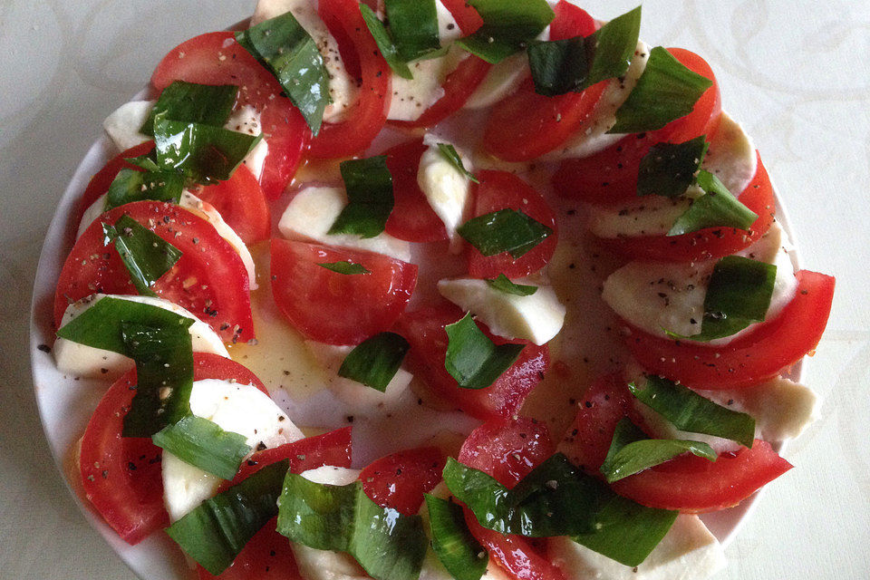 Tomate-Mozzarella mit Bärlauch