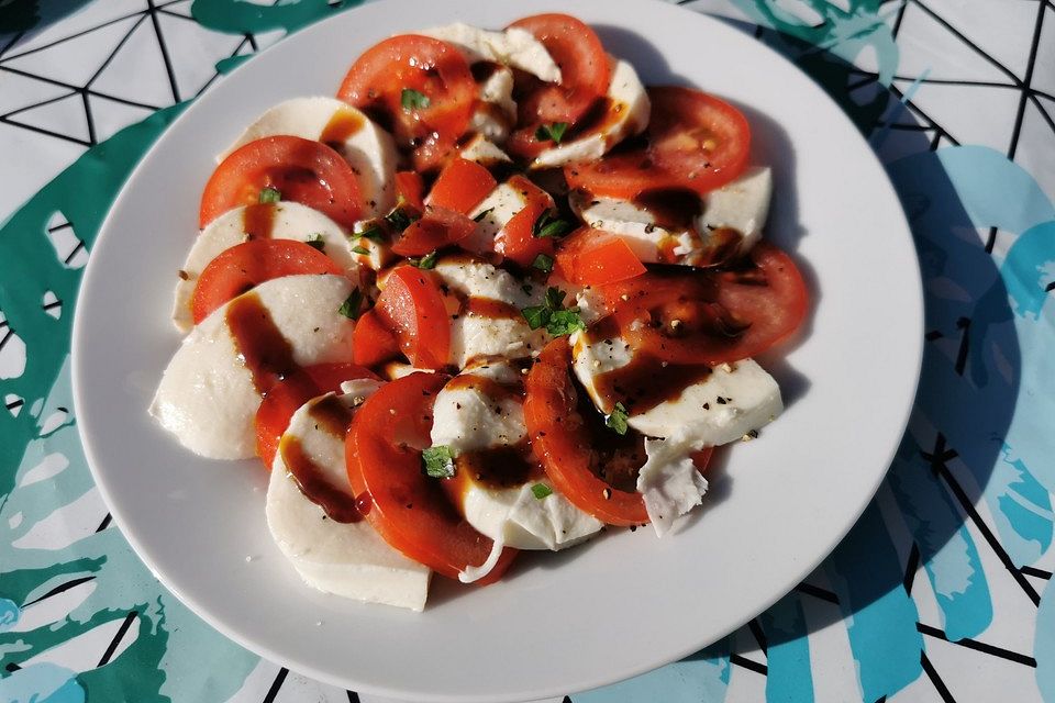 Tomate-Mozzarella mit Bärlauch